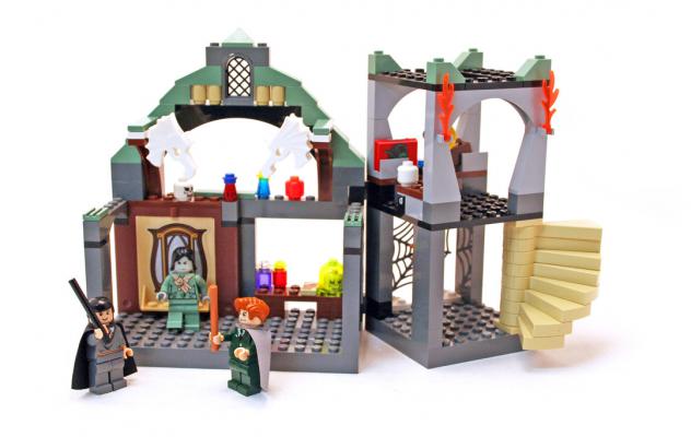 LEGO Harry Potter Professor Lupin's Classroom