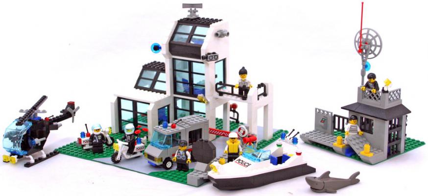 LEGO Classic Town Metro PD Station
