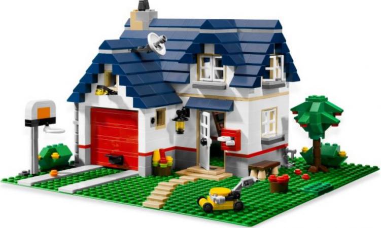 LEGO Creator 3-in-1 Apple Tree House