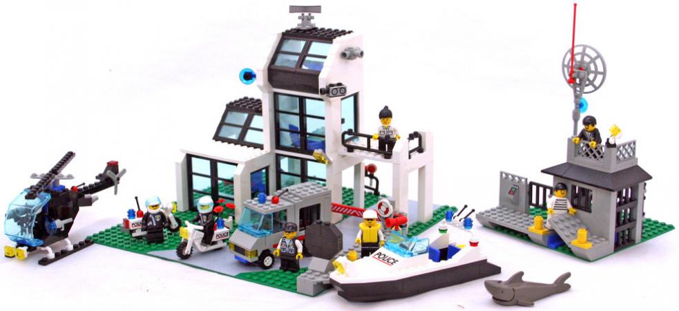 LEGO Classic Town Metro PD Station